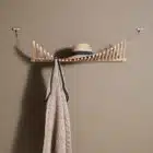 Influences conceptstore WOUD porte manteau bois chene Knaegt 1