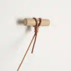 Influences conceptstore WOUD porte manteau bois patere chene Knaegt 7