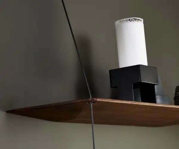 Étagère murale minimaliste et épurée, Stedge Woud design chêne fonce