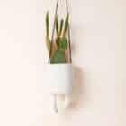 Cache pot blanc suspendu en céramique