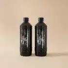 Deux bouteilles d'huile de paraffine pour lampe à huile