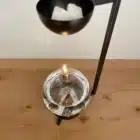 Lampe à huile parfumée et son support en métal