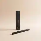 Briquet moderne sur fond neutre.