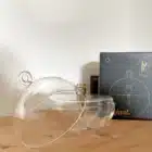 Lampe à huile Peri Living transparente taille M en verre soufflé, design épuré, idéale pour une ambiance chaleureuse.